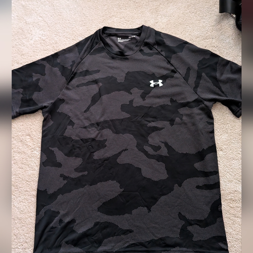 Under Armour Black Short Sleeve Tee Performance Shirt